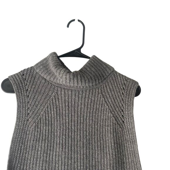 J.O.A. Los Angeles Large Gray Turtleneck Sleeveless Cable Knit Poncho Sweater - Picture 2 of 9